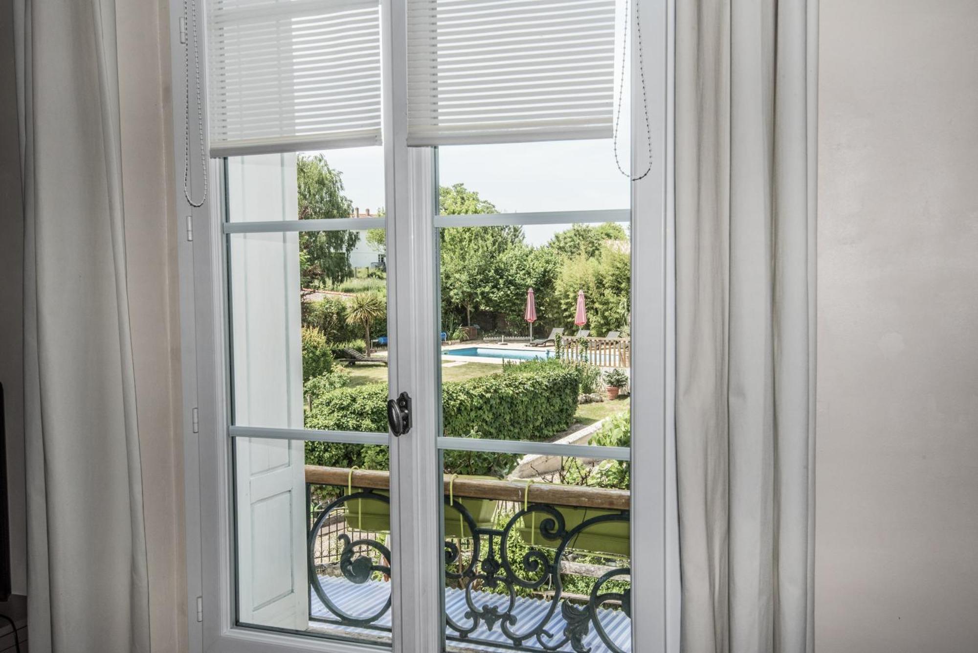 Les Tuileries De Chanteloup La Roche-Chalais Bilik gambar